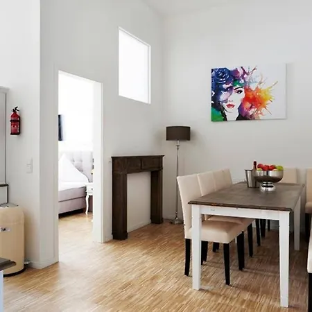 Sc 06 By Rockchair L Superhost Status L 4 Bedrooms Boxspringbeds 2 Bathrooms Balcony Elevator - Cozy Family & Business Flair Welcomes You! *