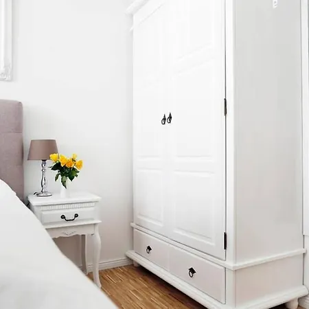 Sc 06 By Rockchair L Superhost Status L 4 Bedrooms Boxspringbeds 2 Bathrooms Balcony Elevator - Cozy Family & Business Flair Welcomes You! Berlín