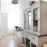 Sc 06 By Rockchair L Superhost Status L 4 Bedrooms Boxspringbeds 2 Bathrooms Balcony Elevator - Cozy Family & Business Flair Welcomes You! * Berlín