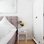 Sc 06 By Rockchair L Superhost Status L 4 Bedrooms Boxspringbeds 2 Bathrooms Balcony Elevator - Cozy Family & Business Flair Welcomes You! * Berlín