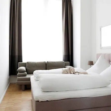 Appartement Sc 06 By Rockchair L Superhost Status L 4 Bedrooms Boxspringbeds 2 Bathrooms Balcony Elevator - Cozy Family & Business Flair Welcomes You! *