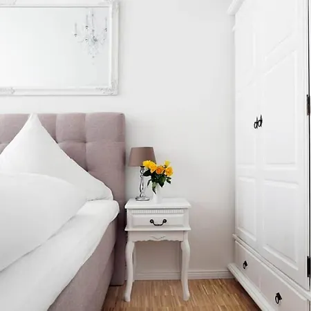 Sc 06 By Rockchair L Superhost Status L 4 Bedrooms Boxspringbeds 2 Bathrooms Balcony Elevator - Cozy Family & Business Flair Welcomes You! * Berlin