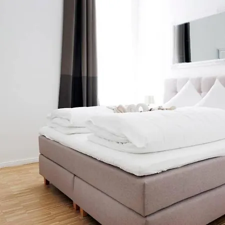 Sc 06 By Rockchair L Superhost Status L 4 Bedrooms Boxspringbeds 2 Bathrooms Balcony Elevator - Cozy Family & Business Flair Welcomes You! Appartement