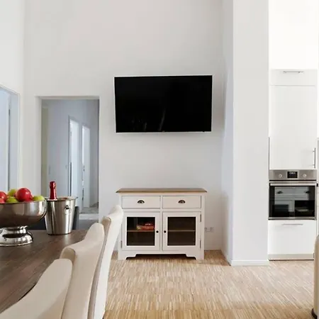 Sc 06 By Rockchair L Superhost Status L 4 Bedrooms Boxspringbeds 2 Bathrooms Balcony Elevator - Cozy Family & Business Flair Welcomes You! Appartement