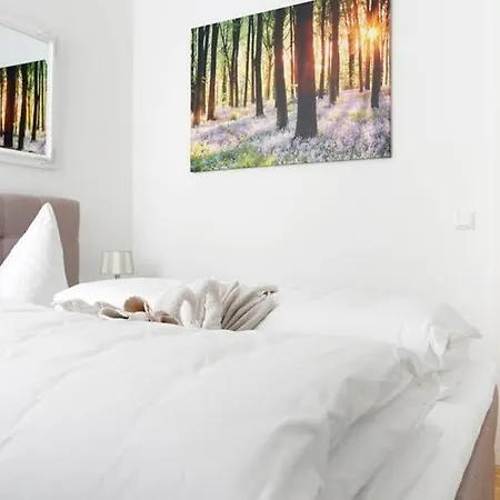 Appartement Sc 06 By Rockchair L Superhost Status L 4 Bedrooms Boxspringbeds 2 Bathrooms Balcony Elevator - Cozy Family & Business Flair Welcomes You! *