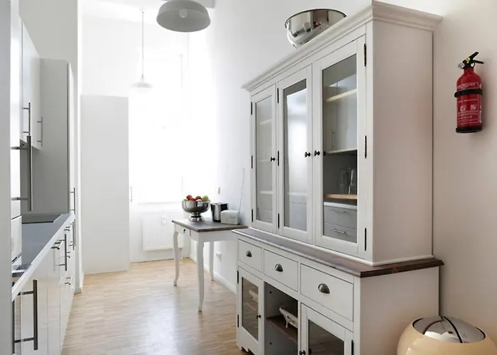 Sc 06 By Rockchair L Superhost Status L 4 Bedrooms Boxspringbeds 2 Bathrooms Balcony Elevator - Cozy Family & Business Flair Welcomes You! * برلين