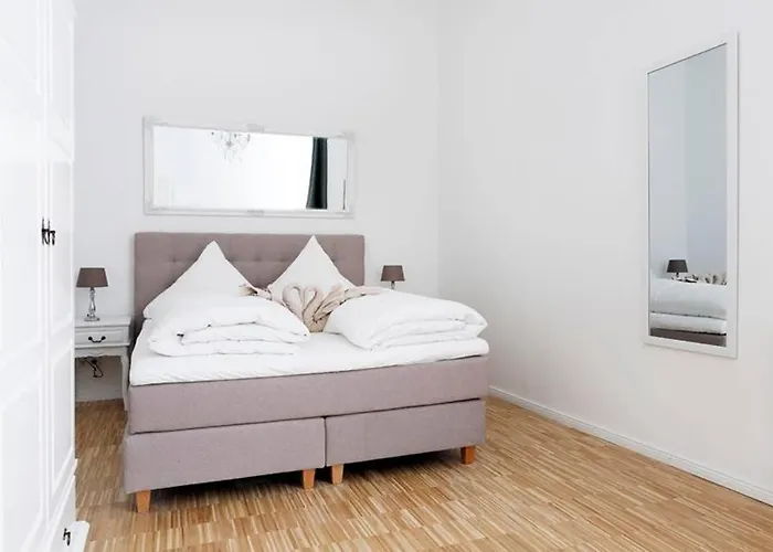 아파트 Sc 06 By Rockchair L Superhost Status L 4 Bedrooms Boxspringbeds 2 Bathrooms Balcony Elevator - Cozy Family & Business Flair Welcomes You!