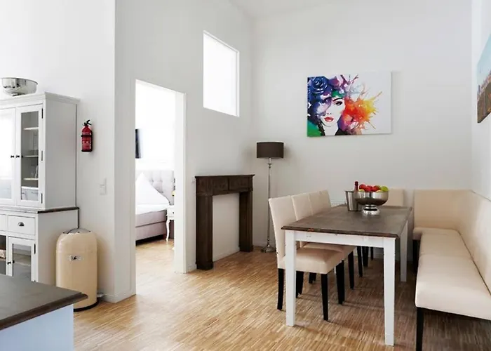 Sc 06 By Rockchair L Superhost Status L 4 Bedrooms Boxspringbeds 2 Bathrooms Balcony Elevator - Cozy Family & Business Flair Welcomes You! *