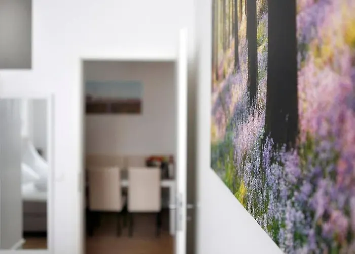 شقة Sc 06 By Rockchair L Superhost Status L 4 Bedrooms Boxspringbeds 2 Bathrooms Balcony Elevator - Cozy Family & Business Flair Welcomes You! *