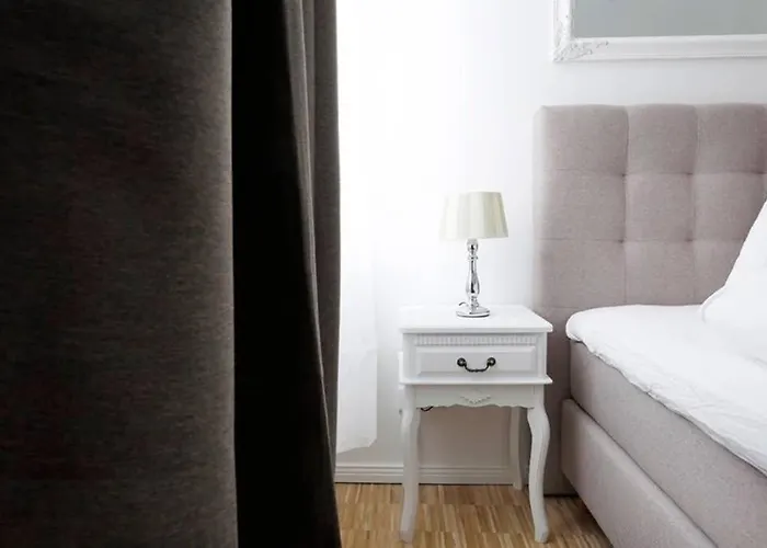 Sc 06 By Rockchair L Superhost Status L 4 Bedrooms Boxspringbeds 2 Bathrooms Balcony Elevator - Cozy Family & Business Flair Welcomes You! * Berlino