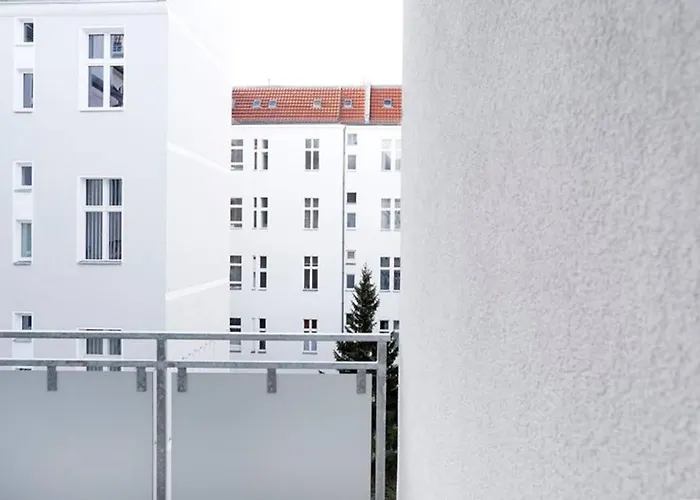 Sc 06 By Rockchair L Superhost Status L 4 Bedrooms Boxspringbeds 2 Bathrooms Balcony Elevator - Cozy Family & Business Flair Welcomes You! * Berlino