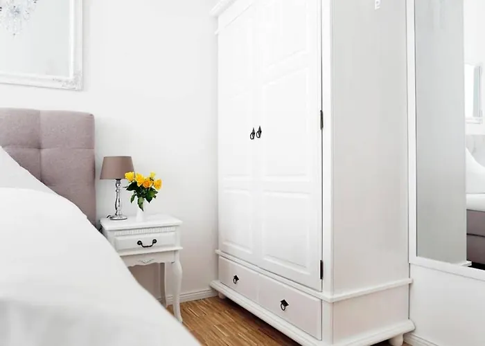 Sc 06 By Rockchair L Superhost Status L 4 Bedrooms Boxspringbeds 2 Bathrooms Balcony Elevator - Cozy Family & Business Flair Welcomes You! Berlino