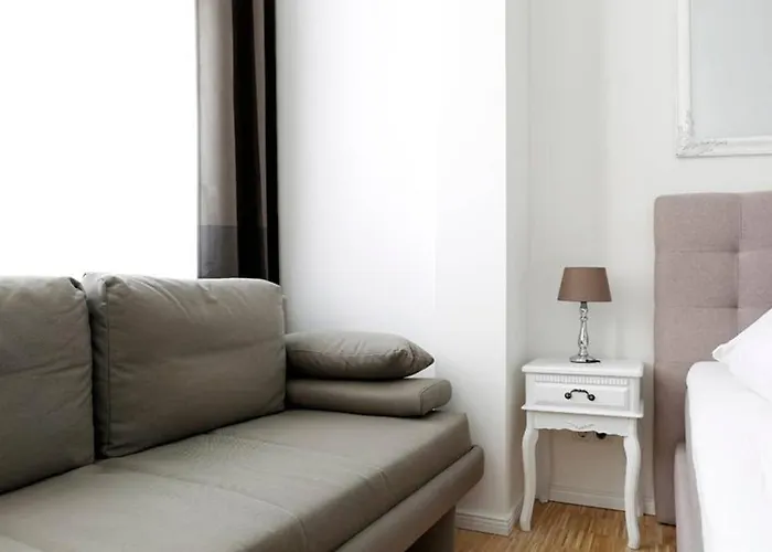 Appartamento Sc 06 By Rockchair L Superhost Status L 4 Bedrooms Boxspringbeds 2 Bathrooms Balcony Elevator - Cozy Family & Business Flair Welcomes You! *