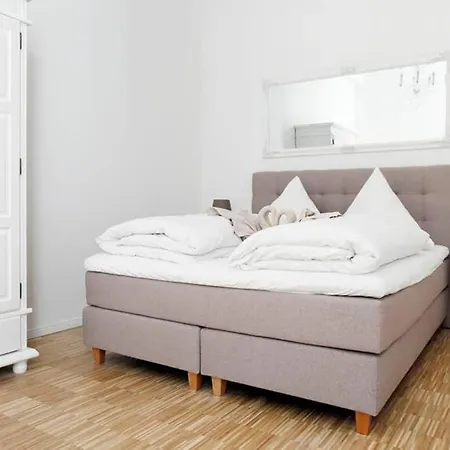 Sc 06 By Rockchair L Superhost Status L 4 Bedrooms Boxspringbeds 2 Bathrooms Balcony Elevator - Cozy Family & Business Flair Welcomes You! Daire Berlin