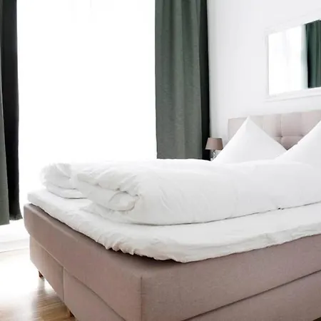 Sc 06 By Rockchair L Superhost Status L 4 Bedrooms Boxspringbeds 2 Bathrooms Balcony Elevator - Cozy Family & Business Flair Welcomes You! Daire Berlin