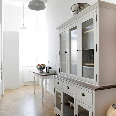 Sc 06 By Rockchair L Superhost Status L 4 Bedrooms Boxspringbeds 2 Bathrooms Balcony Elevator - Cozy Family & Business Flair Welcomes You! * Berlin