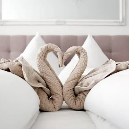 Sc 06 By Rockchair L Superhost Status L 4 Bedrooms Boxspringbeds 2 Bathrooms Balcony Elevator - Cozy Family & Business Flair Welcomes You! Apartment