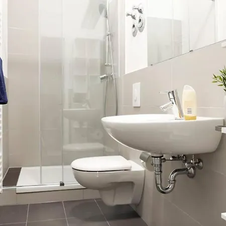 Apartment Sc 06 By Rockchair L Superhost Status L 4 Bedrooms Boxspringbeds 2 Bathrooms Balcony Elevator - Cozy Family & Business Flair Welcomes You! *