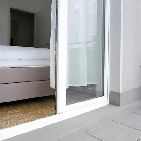 Apartment Sc 06 By Rockchair L Superhost Status L 4 Bedrooms Boxspringbeds 2 Bathrooms Balcony Elevator - Cozy Family & Business Flair Welcomes You! *