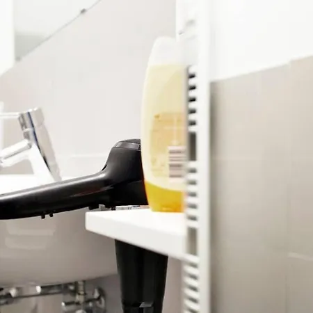 Sc 06 By Rockchair L Superhost Status L 4 Bedrooms Boxspringbeds 2 Bathrooms Balcony Elevator - Cozy Family & Business Flair Welcomes You! Apartment *