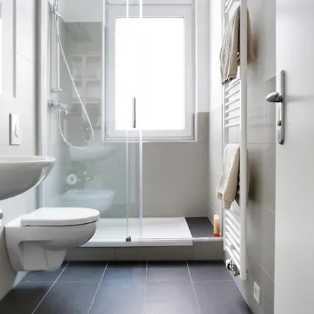 Sc 06 By Rockchair L Superhost Status L 4 Bedrooms Boxspringbeds 2 Bathrooms Balcony Elevator - Cozy Family & Business Flair Welcomes You! Apartment *