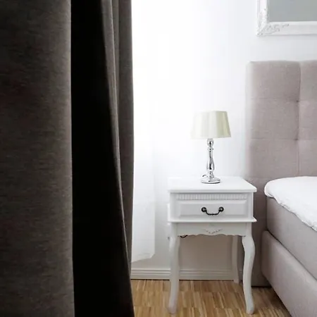 Sc 06 By Rockchair L Superhost Status L 4 Bedrooms Boxspringbeds 2 Bathrooms Balcony Elevator - Cozy Family & Business Flair Welcomes You! * Berlin