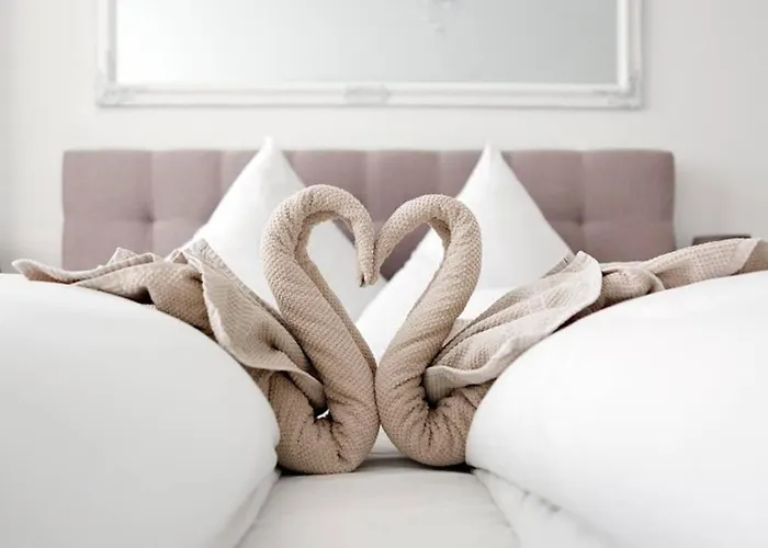 Sc 06 By Rockchair L Superhost Status L 4 Bedrooms Boxspringbeds 2 Bathrooms Balcony Elevator - Cozy Family & Business Flair Welcomes You! Apartamento