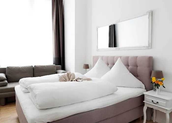 Sc 06 By Rockchair L Superhost Status L 4 Bedrooms Boxspringbeds 2 Bathrooms Balcony Elevator - Cozy Family & Business Flair Welcomes You!