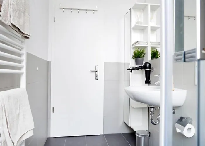 Sc 06 By Rockchair L Superhost Status L 4 Bedrooms Boxspringbeds 2 Bathrooms Balcony Elevator - Cozy Family & Business Flair Welcomes You! * Berlín